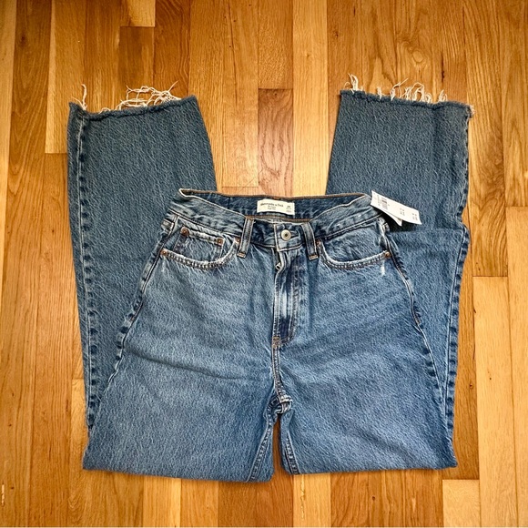 NWT Abercrombie High Rise Loose Jeans - Picture 3 of 6
